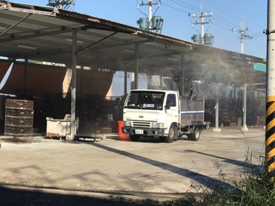 消毒車針對養禽產銷環境進行消毒作業