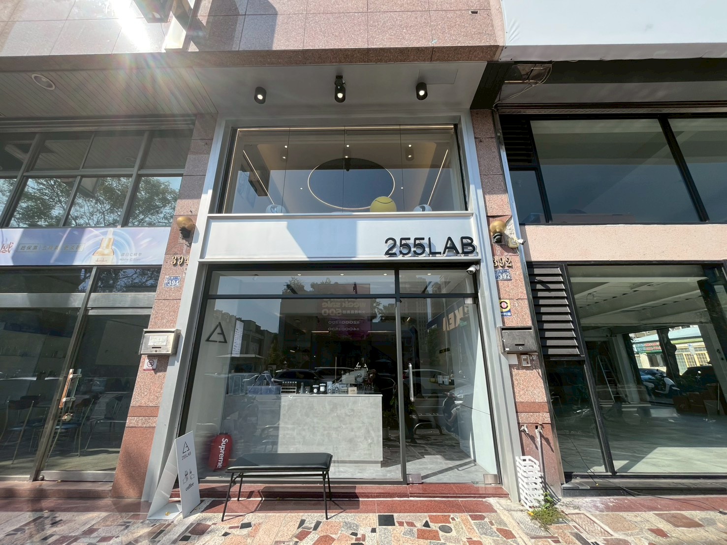 255 LAB café(秉宸國際有限公司台中南屯分公司)_店外觀.jpg