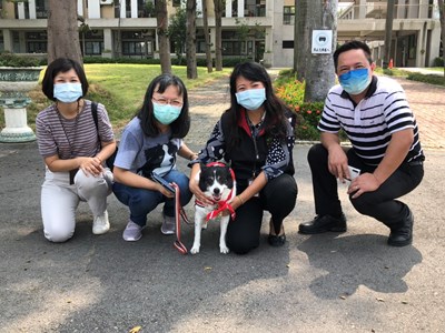龍井國中與其第三代校犬－小朋友－榮獲「教室裡的牠們—2021校園犬績優學校選拔」績優殊榮